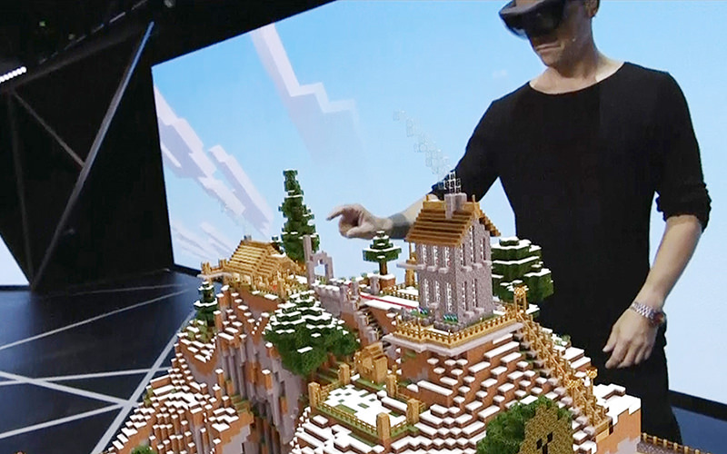 [تصویر:  HoloLens-E3-minecraft-2.jpg]