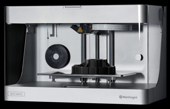 人気！３DプリンターMarkforged Onyx One 製造年2024年6月 onyx-one-1-546x349.jpg