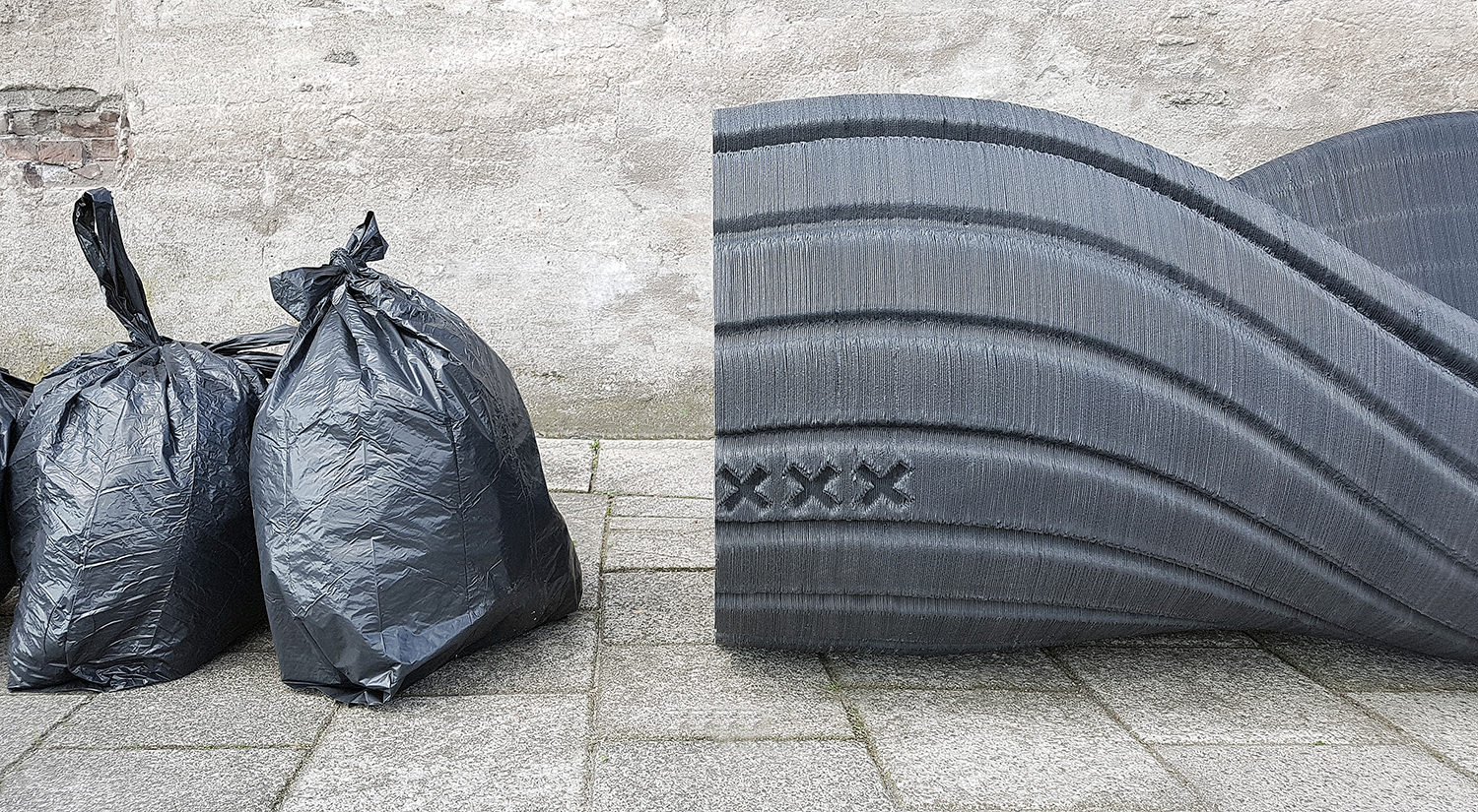 プラスチック廃棄物から3Dプリント家具を製作 | 3DP id.arts