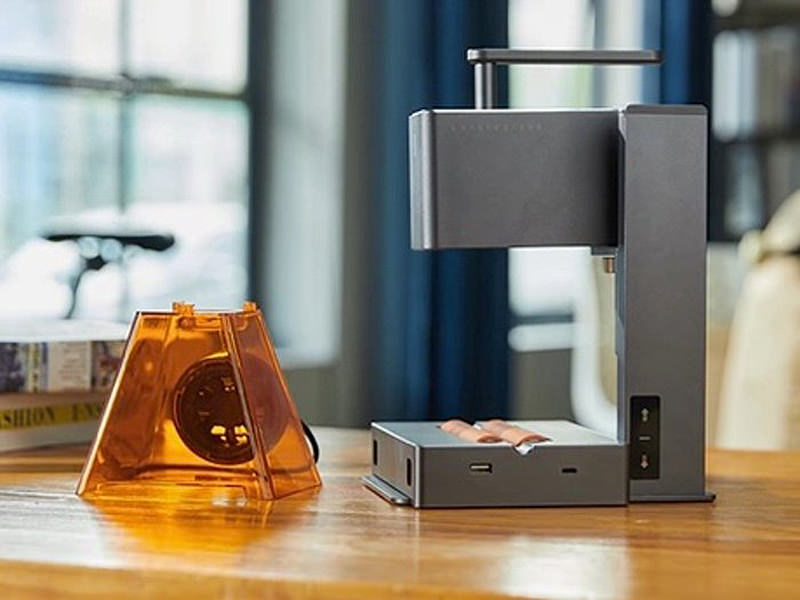Kickstarterでローンチした小型レーザー彫刻機が3億円超え | 3DP id.arts
